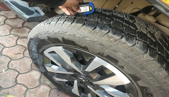 2024 Mahindra Thar Roxx  AX7 L Petrol AT 2WD, Petrol, Automatic, 14,079 km, tyre