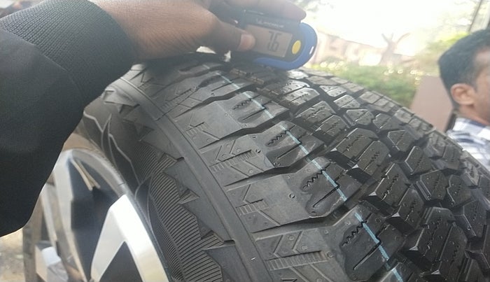 2024 Mahindra Thar Roxx  AX7 L Petrol AT 2WD, Petrol, Automatic, 14,079 km, tyre