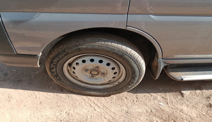 2023 Maruti Eeco 5 STR AC CNG, Petrol, Manual, 40,338 km, tyre