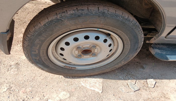 2023 Maruti Eeco 5 STR AC CNG, Petrol, Manual, 40,338 km, tyre