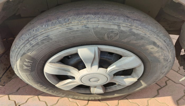 2014 Mahindra Xylo D2 BS-III, Diesel, Manual, 4,20,043 km, tyre