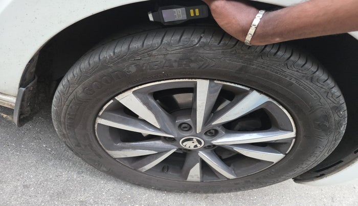 2022 Skoda SLAVIA STYLE 1.0L TSI AT, Petrol, Automatic, 83,462 km, tyre