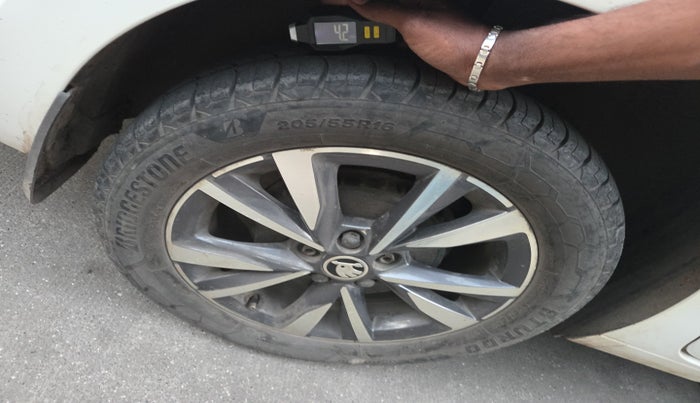 2022 Skoda SLAVIA STYLE 1.0L TSI AT, Petrol, Automatic, 83,462 km, tyre