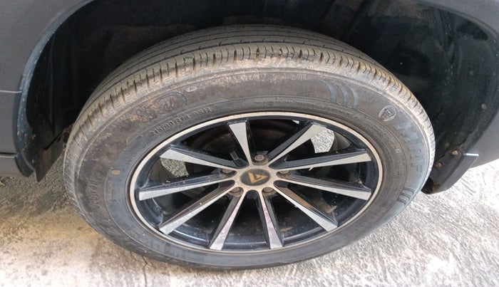 2022 Maruti BREZZA VXI SMART HYBRID, Petrol, Manual, 28,067 km, tyre