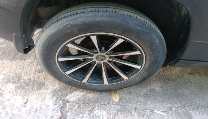 2022 Maruti BREZZA VXI SMART HYBRID, Petrol, Manual, 28,067 km, tyre