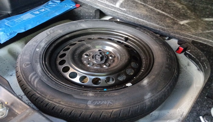 2022 Maruti BREZZA VXI SMART HYBRID, Petrol, Manual, 28,067 km, tyre