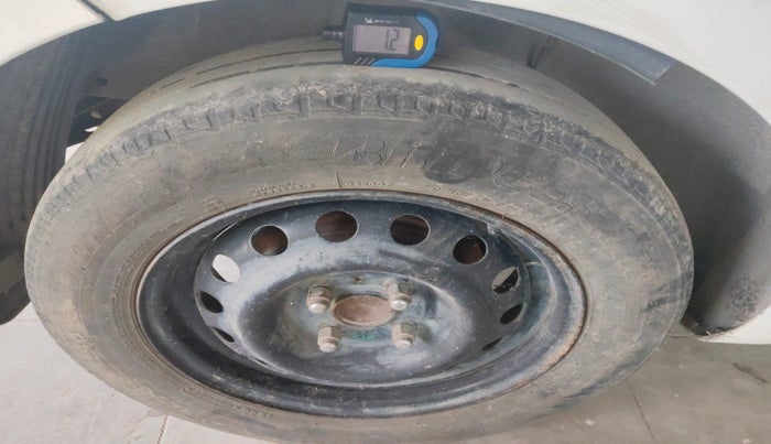 2013 Hyundai i20 ASTA 1.2, Petrol, Manual, 1,78,162 km, tyre