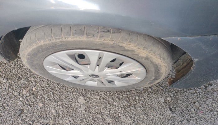 2013 Toyota Etios GD, Diesel, Manual, 4,65,077 km, tyre