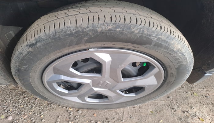 2024 Maruti BREZZA LXI S- CNG, Petrol, Manual, 26,684 km, tyre