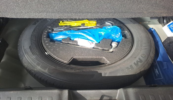 2024 Maruti BREZZA LXI S- CNG, Petrol, Manual, 26,684 km, tyre