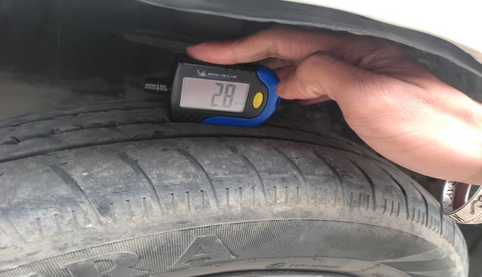 2011 Toyota Etios Liva G, Petrol, Manual, 69,052 km, tyre