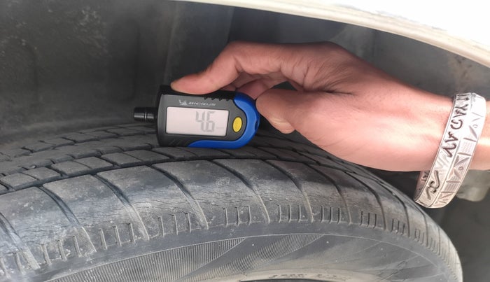 2011 Toyota Etios Liva G, Petrol, Manual, 69,052 km, tyre