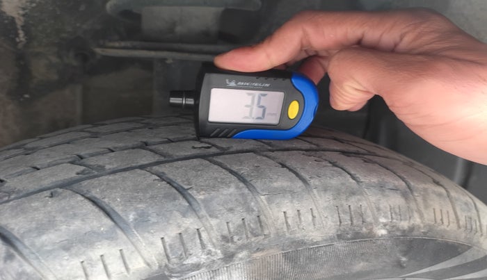 2011 Toyota Etios Liva G, Petrol, Manual, 69,052 km, tyre