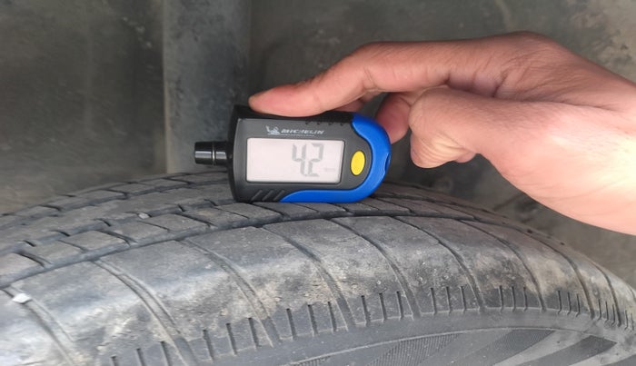 2011 Toyota Etios Liva G, Petrol, Manual, 69,052 km, tyre