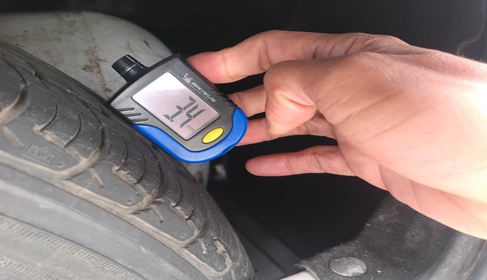 2011 Toyota Etios Liva G, Petrol, Manual, 69,052 km, tyre