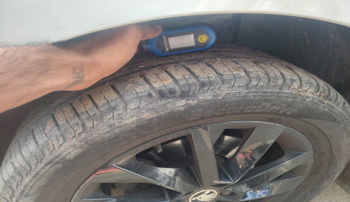 2023 Skoda SLAVIA AMBITION 1.5L TSI AT, Petrol, Automatic, 42,028 km, tyre