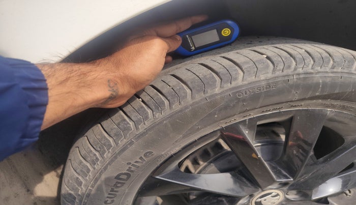 2023 Skoda SLAVIA AMBITION 1.5L TSI AT, Petrol, Automatic, 42,028 km, tyre