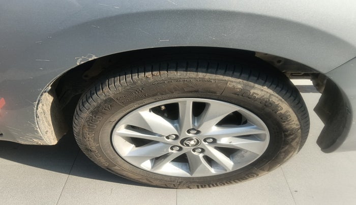 2016 Toyota Innova Crysta 2.4 VX 7 STR, Diesel, Manual, 77,686 km, tyre