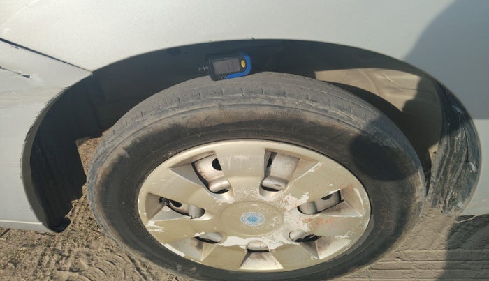 2012 Maruti Wagon R 1.0 LXI CNG, Petrol, Manual, 1,04,239 km, tyre