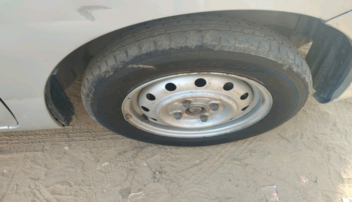 2012 Maruti Wagon R 1.0 LXI CNG, Petrol, Manual, 1,04,239 km, tyre