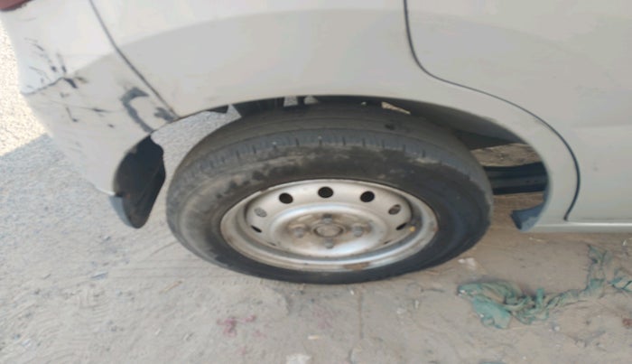 2012 Maruti Wagon R 1.0 LXI CNG, Petrol, Manual, 1,04,239 km, tyre