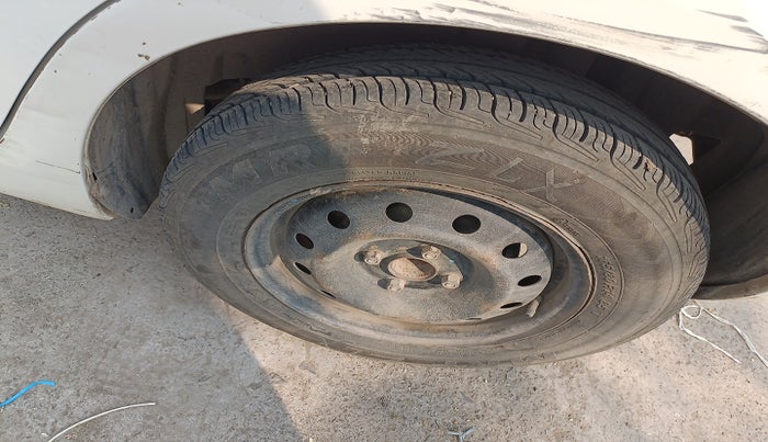 2014 Maruti Swift VDI, Diesel, Manual, 3,25,688 km, tyre