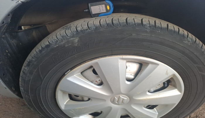 2011 Maruti Swift Dzire LXI, Petrol, Manual, 2,04,427 km, tyre