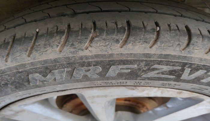 2014 Hyundai i20 SPORTZ 1.2, Petrol, Manual, 1,34,192 km, tyre