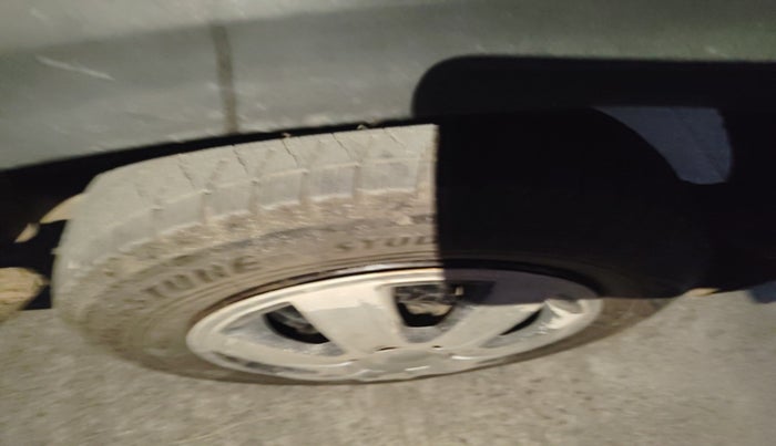 2017 Renault Kwid CLIMBER 1.0, Petrol, Manual, 1,49,308 km, tyre