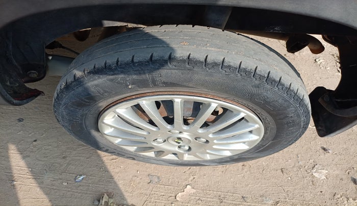 2016 Renault Kwid RXT 0.8, Petrol, Manual, 83,787 km, tyre