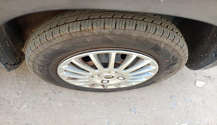 2016 Renault Kwid RXT 0.8, Petrol, Manual, 83,787 km, tyre