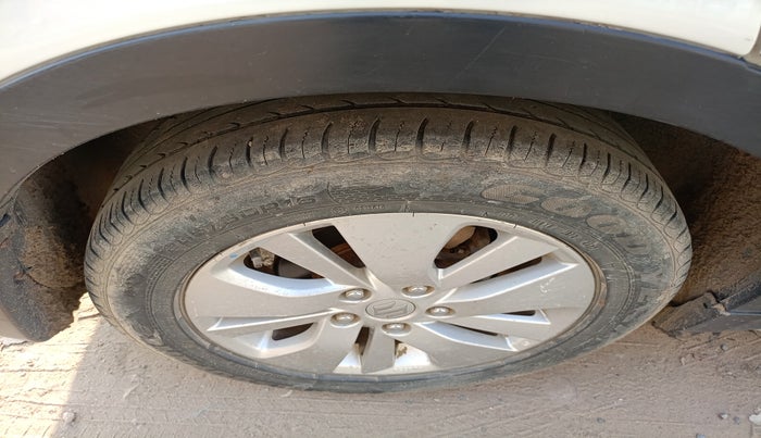 2016 Maruti S Cross ZETA 1.3, Diesel, Manual, 75,407 km, tyre