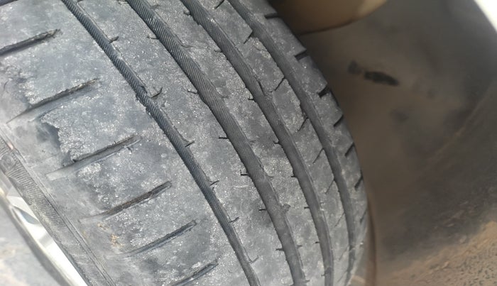 2017 Hyundai Elite i20 ASTA 1.2 (O), Petrol, Manual, 1,03,889 km, tyre