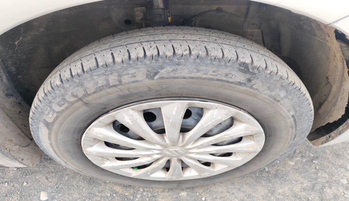 2015 Maruti Swift Dzire VDI, Diesel, Manual, 1,20,753 km, tyre