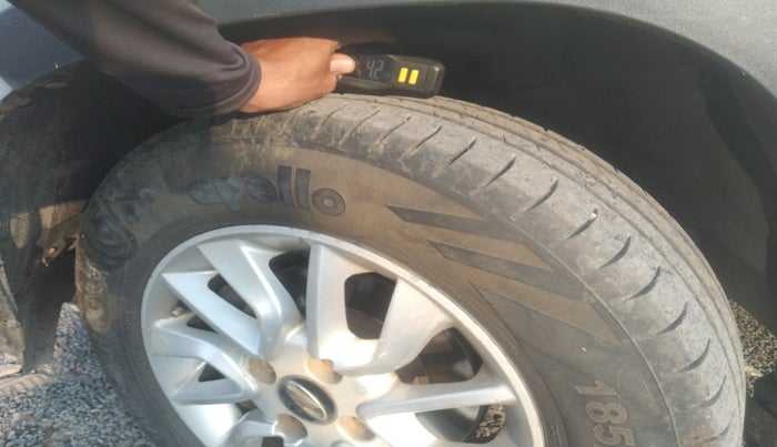 2015 Mahindra Kuv100 K8 6 STR, Petrol, Manual, 1,08,526 km, tyre