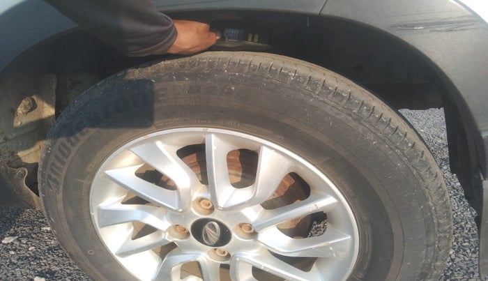 2015 Mahindra Kuv100 K8 6 STR, Petrol, Manual, 1,08,526 km, tyre