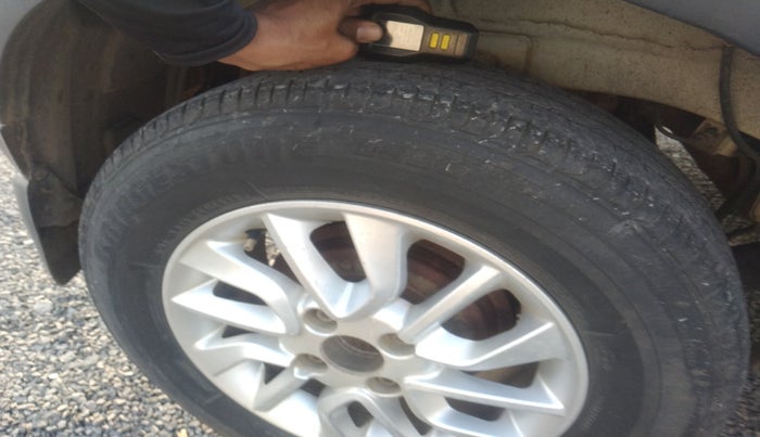 2015 Mahindra Kuv100 K8 6 STR, Petrol, Manual, 1,08,526 km, tyre