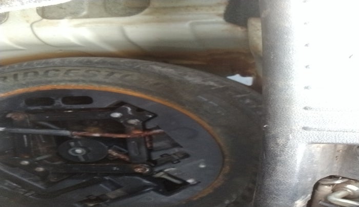 2015 Mahindra Kuv100 K8 6 STR, Petrol, Manual, 1,08,526 km, tyre