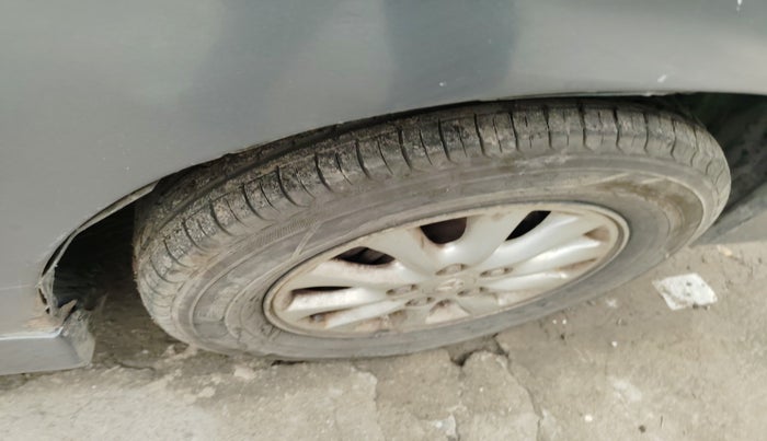 2013 Toyota Innova 2.5 VX 7 STR, Diesel, Manual, 1,74,381 km, tyre