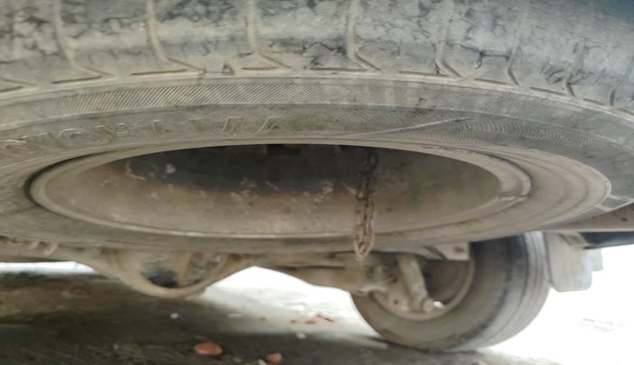 2013 Toyota Innova 2.5 VX 7 STR, Diesel, Manual, 1,74,381 km, tyre