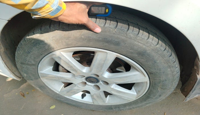 2012 Volkswagen Vento HIGHLINE DIESEL 1.6, Diesel, Manual, 1,93,365 km, tyre