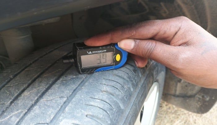 2021 Maruti Vitara Brezza LXI, Petrol, Manual, 88,057 km, tyre