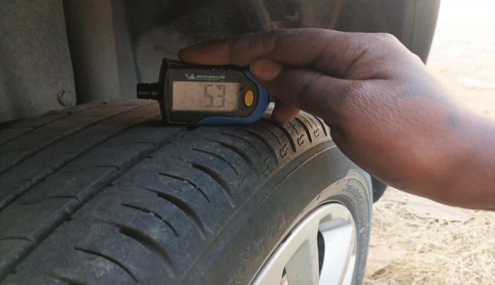 2021 Maruti Vitara Brezza LXI, Petrol, Manual, 88,057 km, tyre