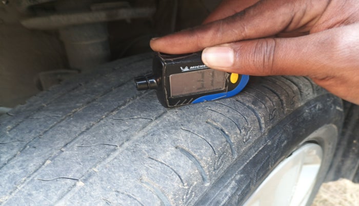 2021 Maruti Vitara Brezza LXI, Petrol, Manual, 88,057 km, tyre