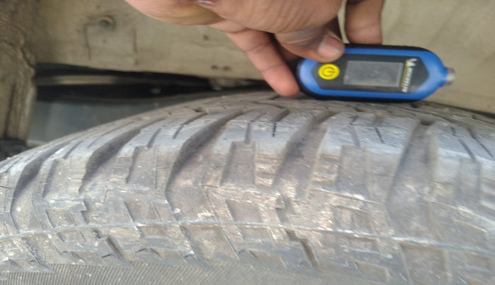 2018 Toyota Fortuner 2.8 4X4 AT, Diesel, Automatic, 1,40,529 km, tyre