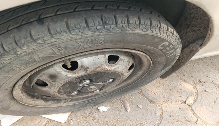 2011 Hyundai Santro Xing GL PLUS, Petrol, Manual, 94,000 km, tyre