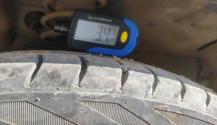 2017 Maruti Alto 800 LXI, Petrol, Manual, 80,417 km, tyre