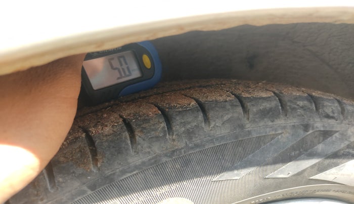 2017 Maruti Alto 800 LXI, Petrol, Manual, 80,417 km, tyre