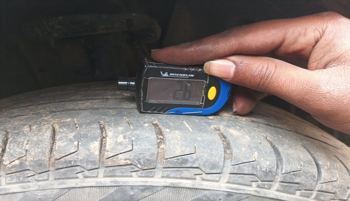 2024 KIA CARENS Premium (O) 1.5 Petrol 7 STR, Petrol, Manual, 37,282 km, tyre