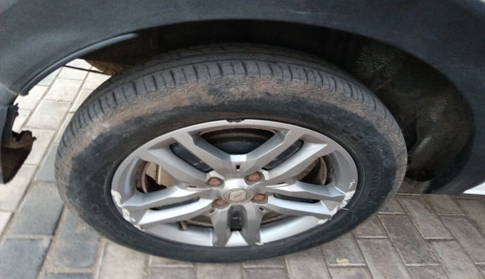 2021 Renault TRIBER RXZ AMT, Petrol, Automatic, 44,955 km, tyre